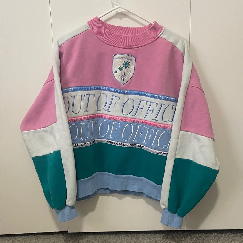 Colorblock Sweatshirt with 'Out of Office' Text - Picture 4 of 5